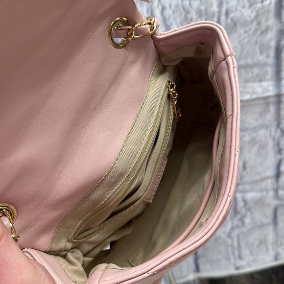 Jen & Co Quilted Crossbody with Chain Strap - Picture 2 of 4